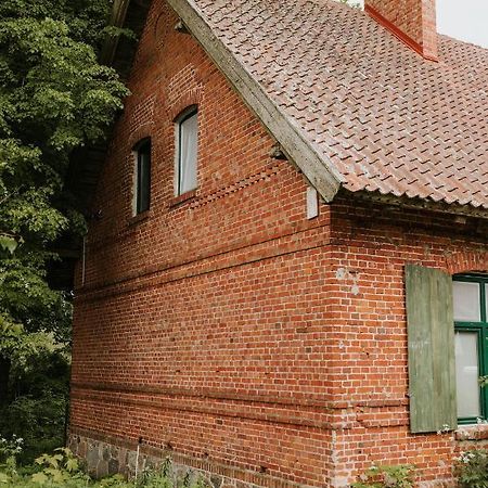 Stara Szkola Nad Jeziorem Czarne  Ngoại thất bức ảnh